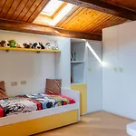 Апартаменты Casa Menek, Ospitar *