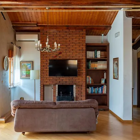 Апартаменты Casa Menek, Ospitar
