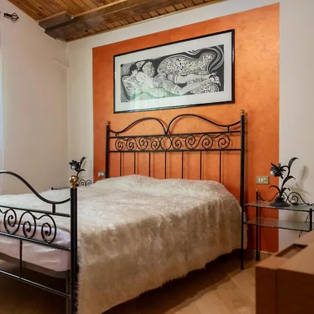 Casa Menek, Ospitar Apartment