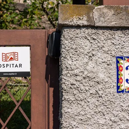 Апартаменты Casa Menek, Ospitar
