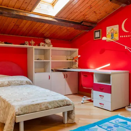 Casa Menek, Ospitar Apartment *