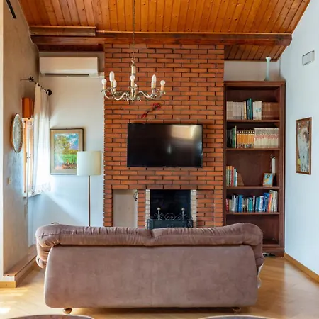 Апартаменты Casa Menek, Ospitar *