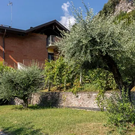 Апартаменты Casa Menek, Ospitar